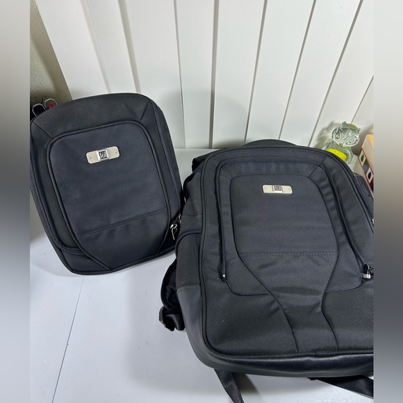 Ful Brooklyn 2-in -1 Ipad and Laptop Backpack,Black ,detachable ipad Case. - Picture 11 of 14